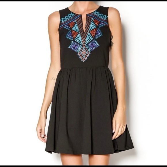 Everly Embroidered Dress Size Medium - Picture 1 of 11